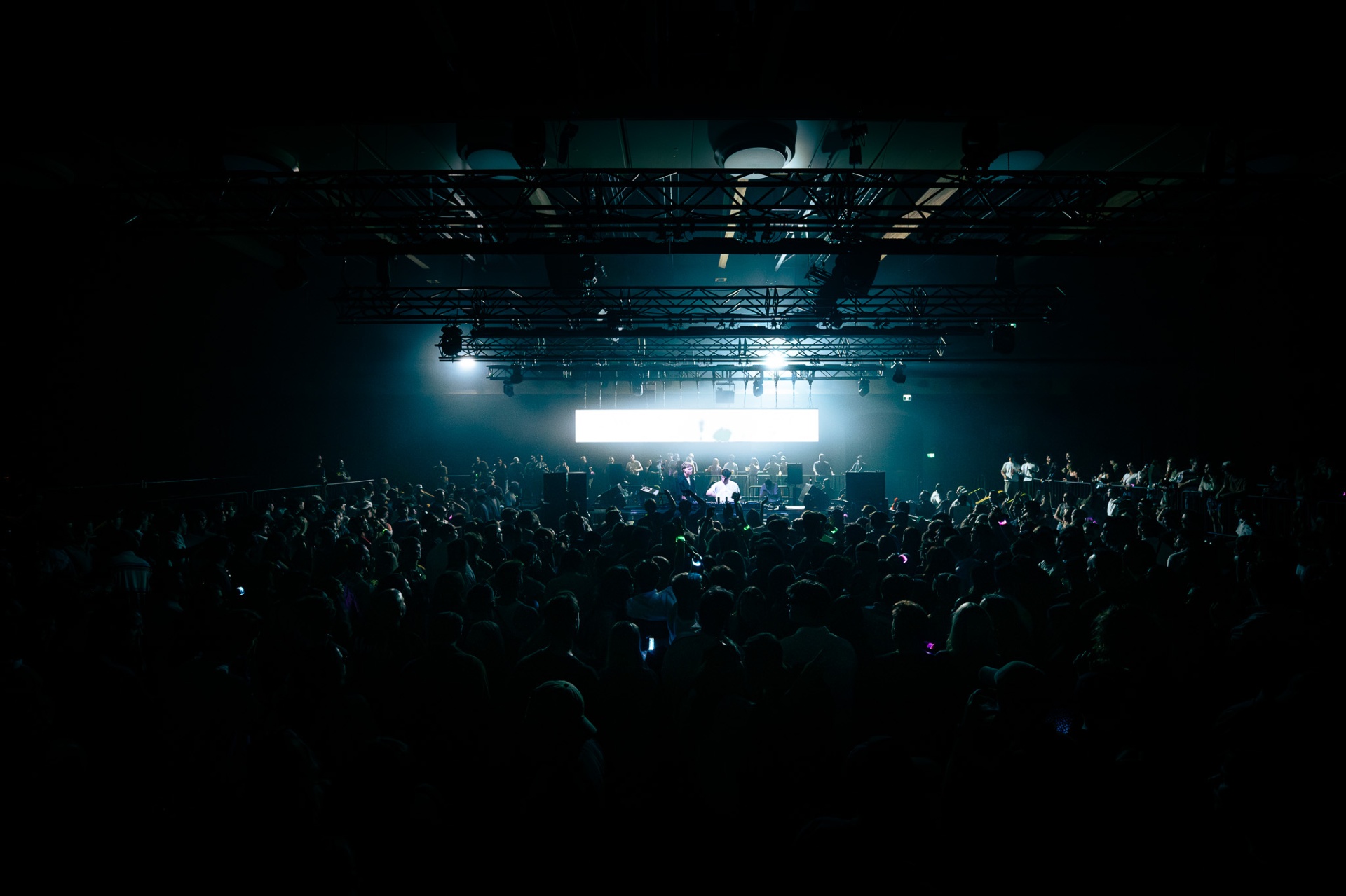 Horizon — live set in front of a packed crowd